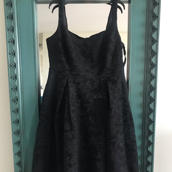 Jackie O Dress - Picture 2 of 7